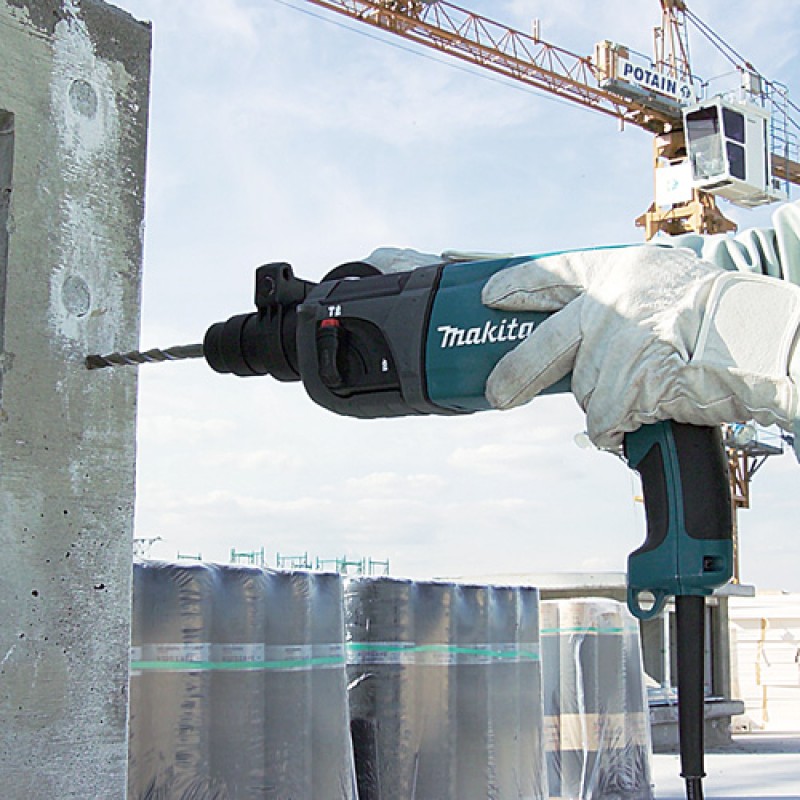 Makita HR2230 Rotary Hammer 0-1050 RPM 710W