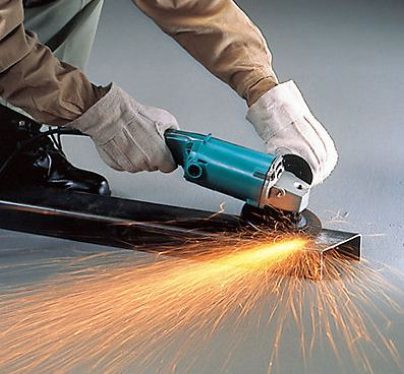 Makita GA5010 Angle Grinder 5 Inch 11000 RPM 1050 W